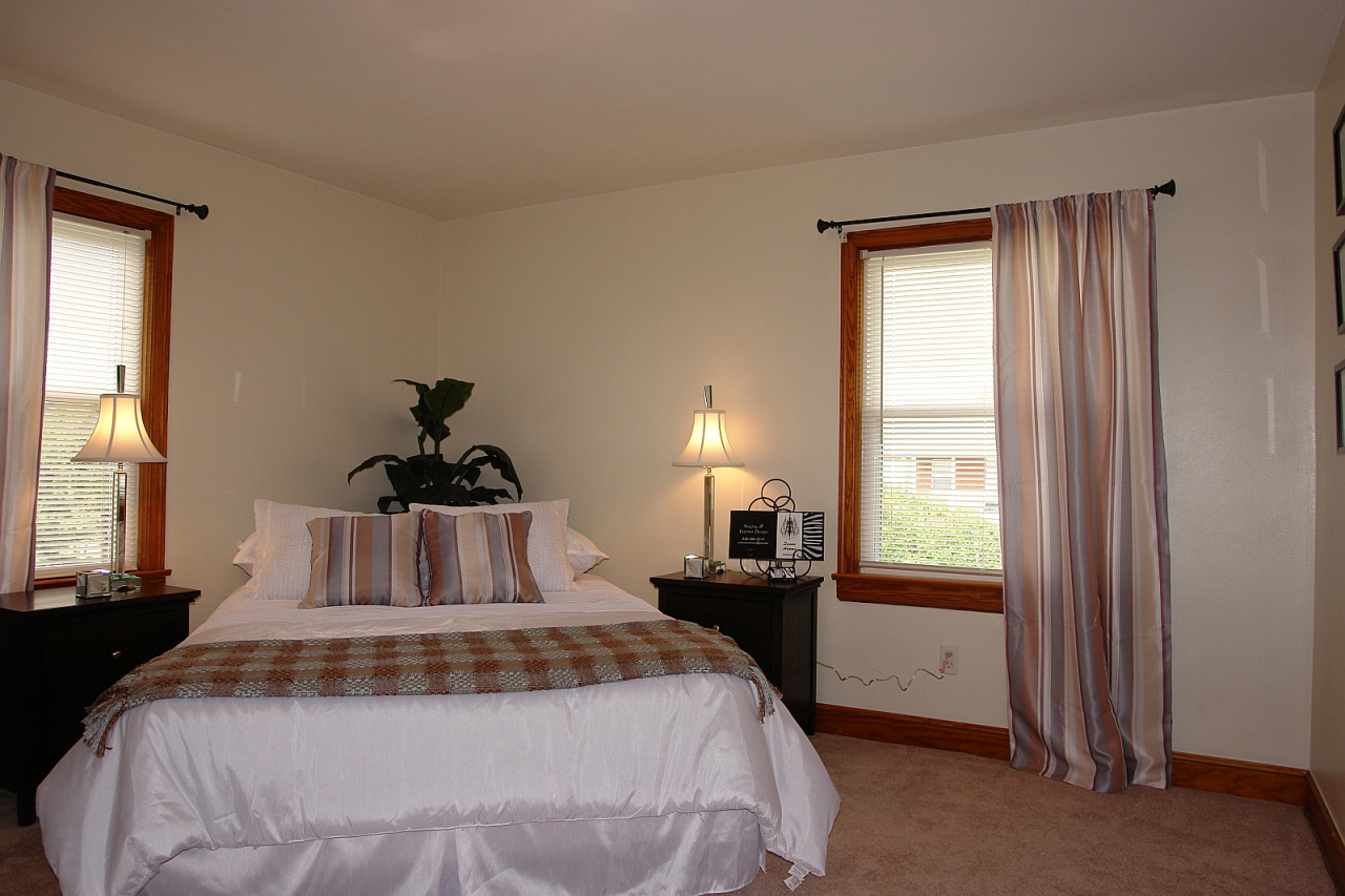 254 Post Road Roanoke, VA 24019 - Photo 5 of 25 a bedroom with a large bed and a window