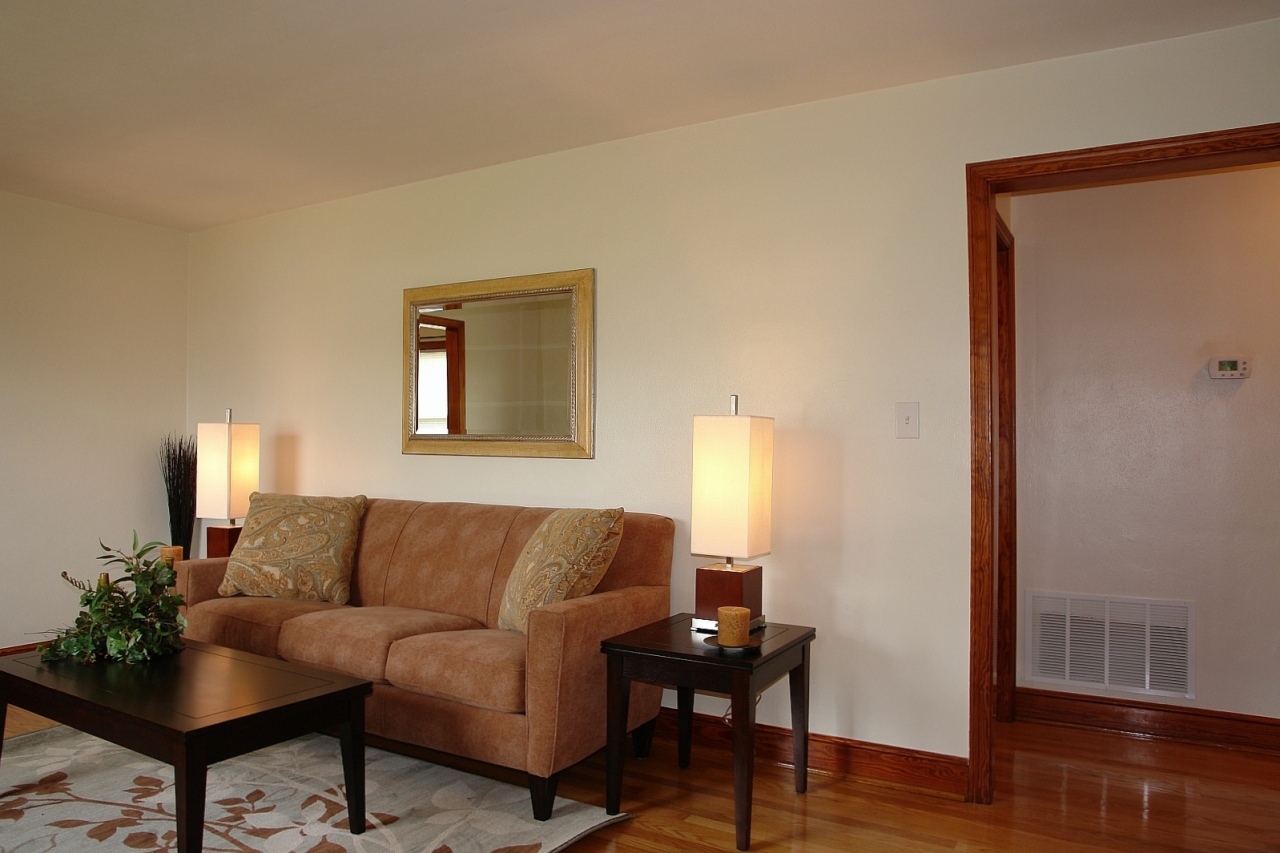 254 Post Road Roanoke, VA 24019 - Photo 7 of 25 a living room with furniture and a wooden floor