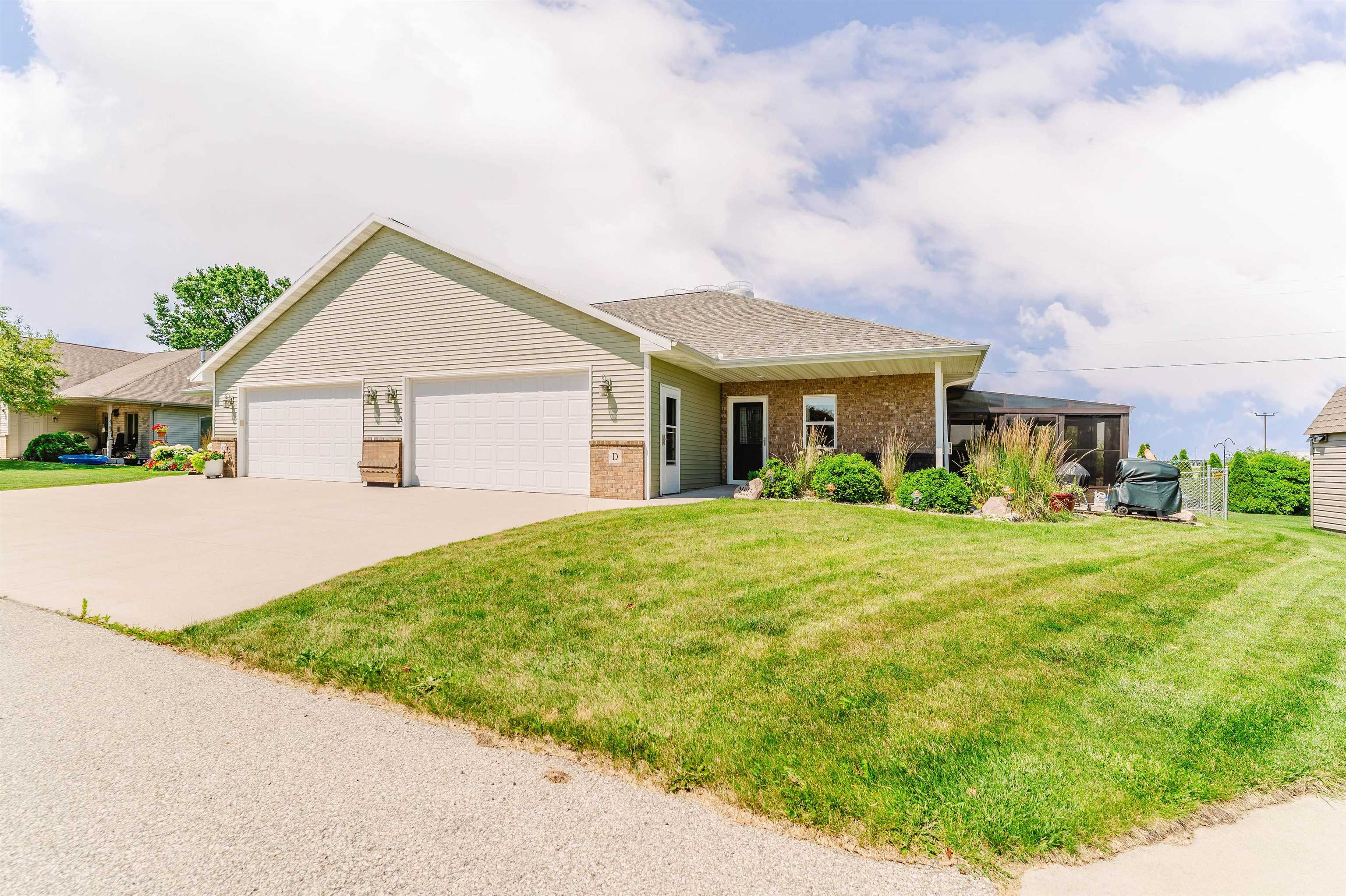 320 East Evergreen Drive Appleton, WI 54913 - Photo 1 of 34