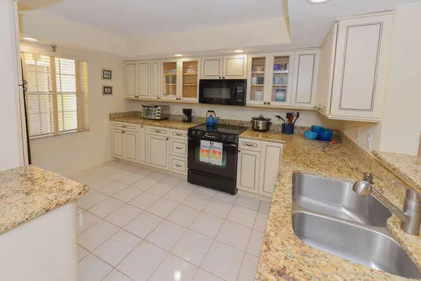 $4,800 | 300 John F Kennedy Drive, Unit 208, Atlantis, FL 33462