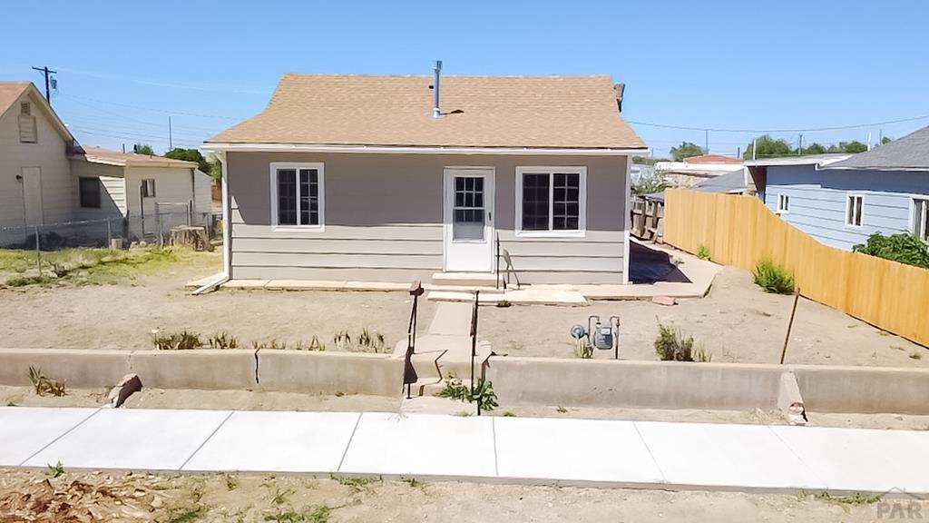 a view of a house with street