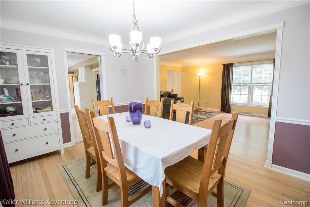 32275 Craftsbury Road Farmington, MI 48334 - Photo 7 of 27 Inviting formal dining room