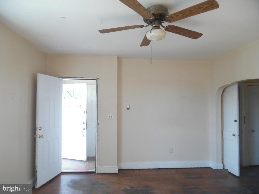 1037 Desoto Road Baltimore, MD 21223 - Photo 2 of 10 Living Room
