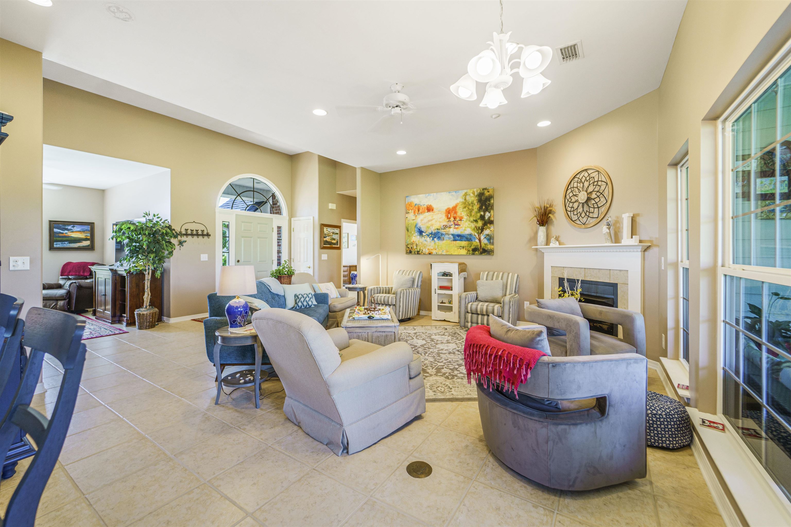 9505 Lakeview Drive Foley, AL 36535 - Photo 10 of 38 Living Room