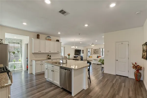 $2,550 | 1346 Trent Pk Lane, Corpus Christi, TX 78415