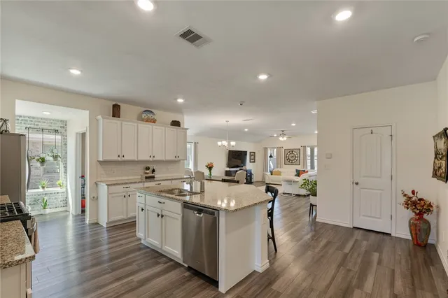 $2,550 | 1346 Trent Pk Lane, Corpus Christi, TX 78415