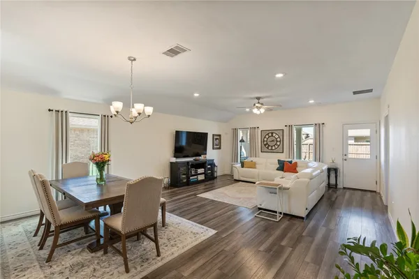 $2,550 | 1346 Trent Pk Lane, Corpus Christi, TX 78415