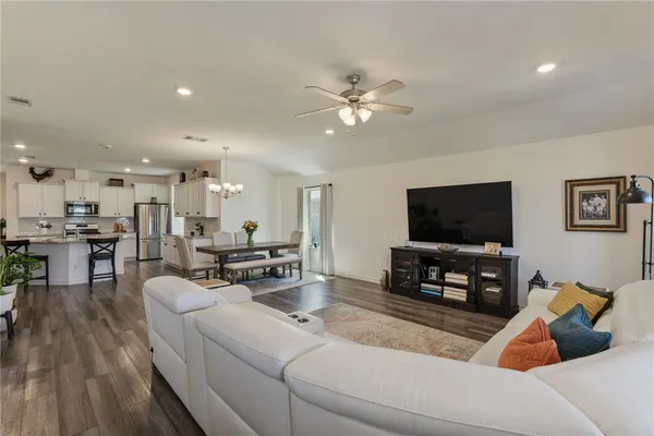 $2,550 | 1346 Trent Pk Lane, Corpus Christi, TX 78415