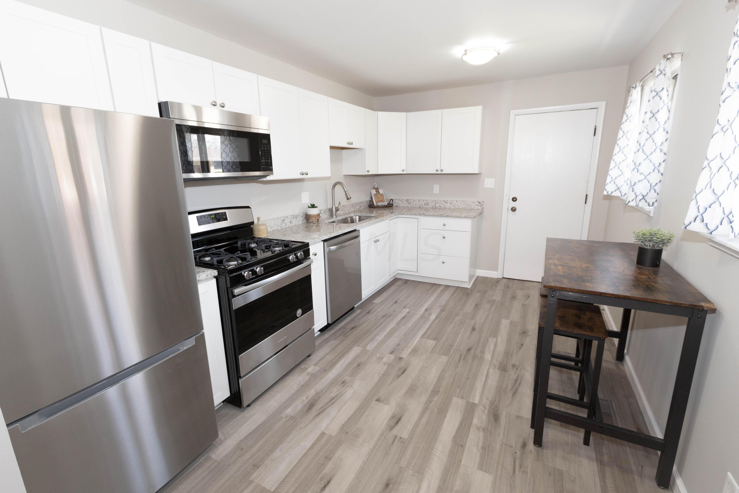 1872 Stetson Road Columbus, OH 43232 - Photo 8 of 30 Kitchen