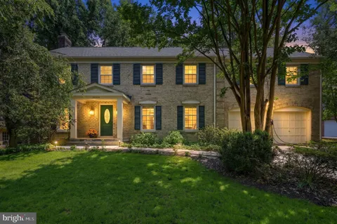 $1,375,000 | 9004 Copenhaver Drive, Potomac, MD 20854