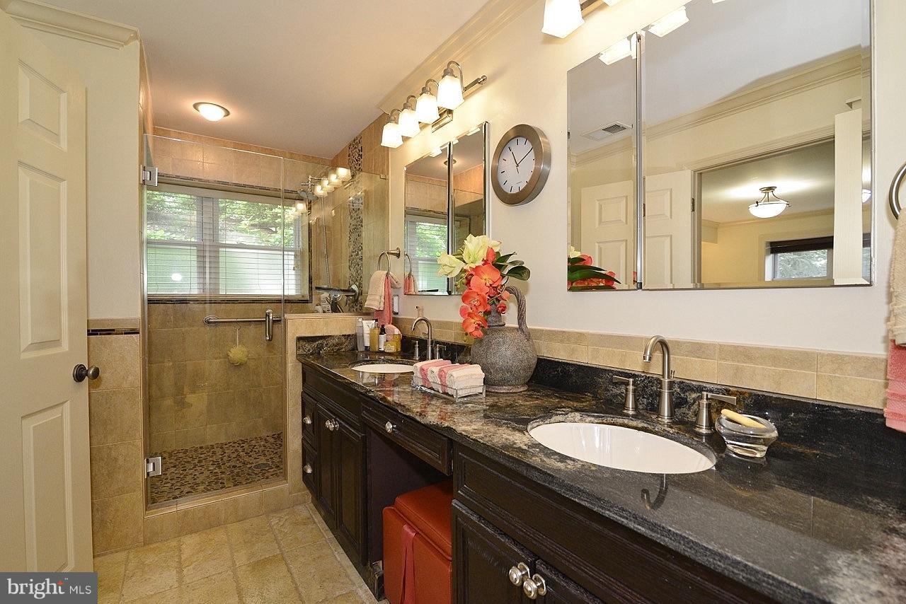 3446 Luttrell Road Annandale, VA 22003 - Photo 13 of 30 Bath (Master)