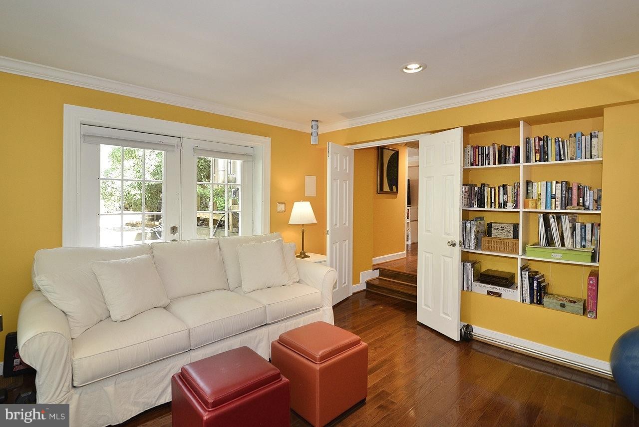 3446 Luttrell Road Annandale, VA 22003 - Photo 19 of 30 Den