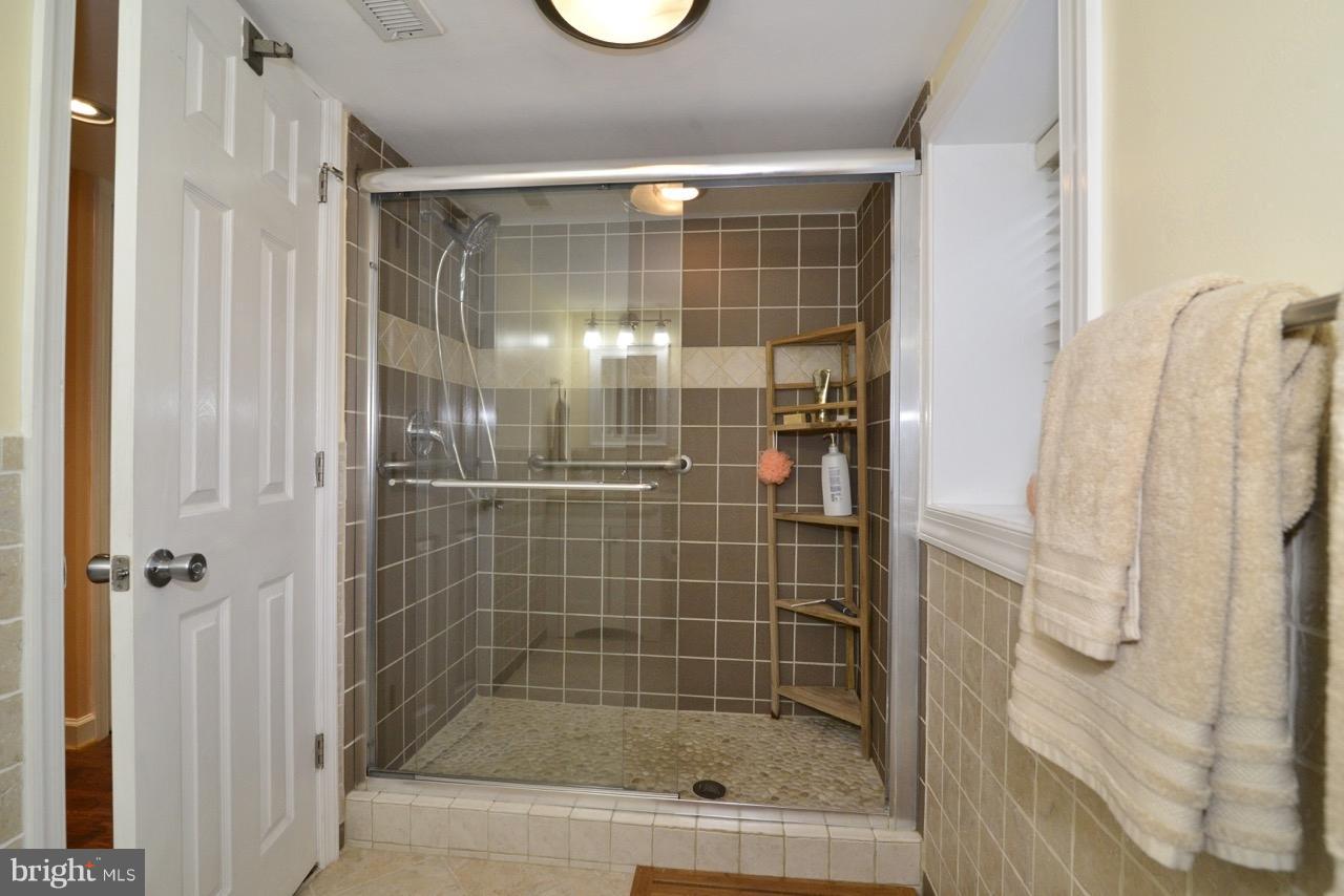 3446 Luttrell Road Annandale, VA 22003 - Photo 24 of 30 Bath 3