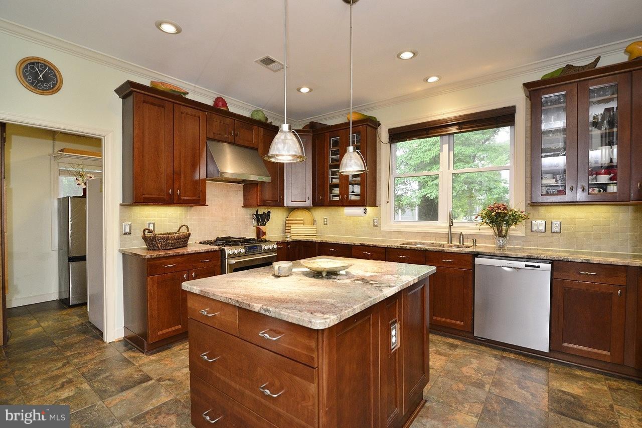 3446 Luttrell Road Annandale, VA 22003 - Photo 5 of 30 Kitchen