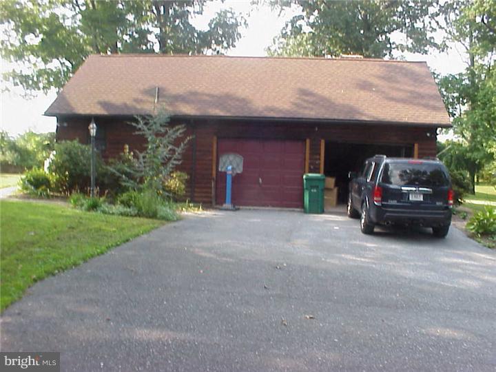 888 Ellis Woods Road Pottstown, PA 19465 - Photo 5 of 23 Garage