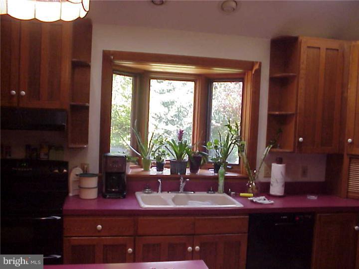 888 Ellis Woods Road Pottstown, PA 19465 - Photo 10 of 23 Kitchen
