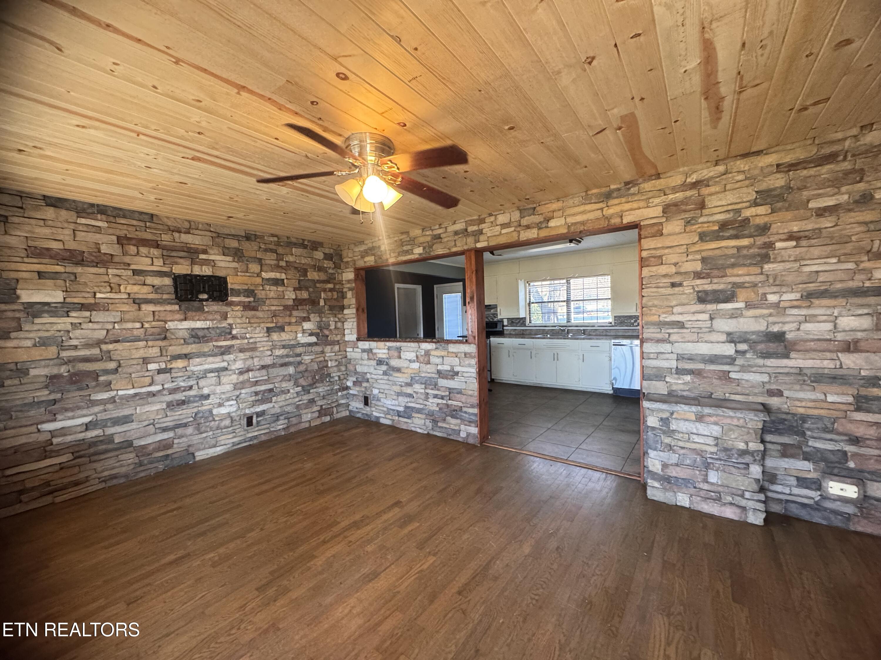 170 Dotson Road Greenback, TN 37742 - Photo 4 of 18 Living Room