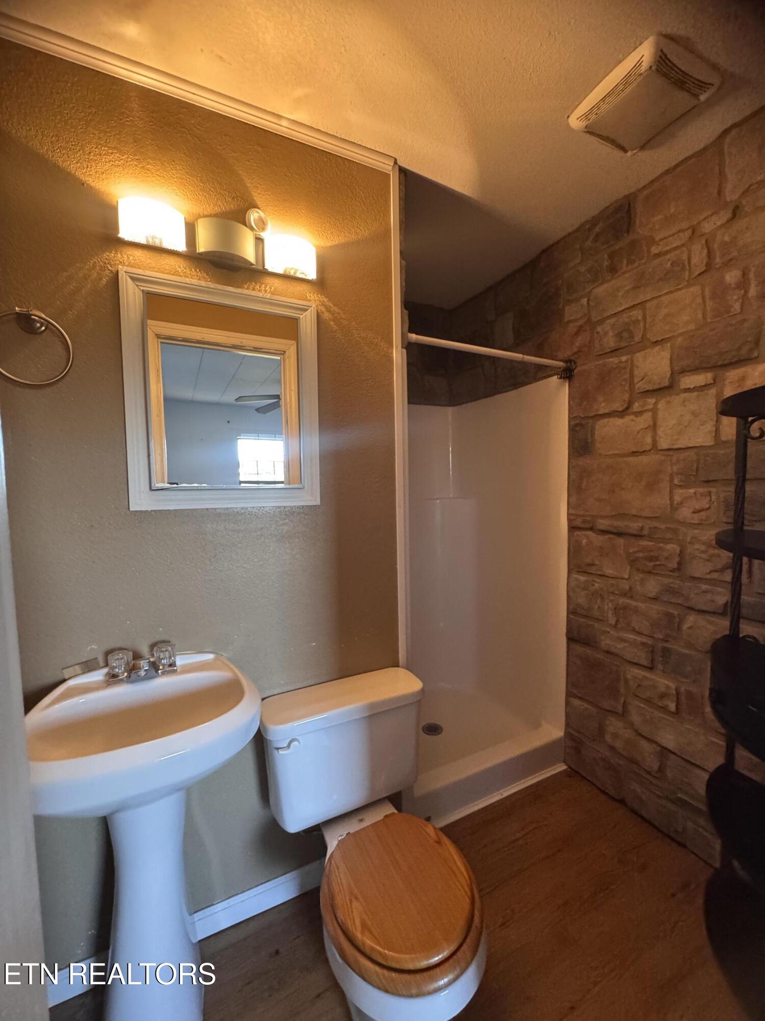 170 Dotson Road Greenback, TN 37742 - Photo 9 of 18 Ensuite in BR 1