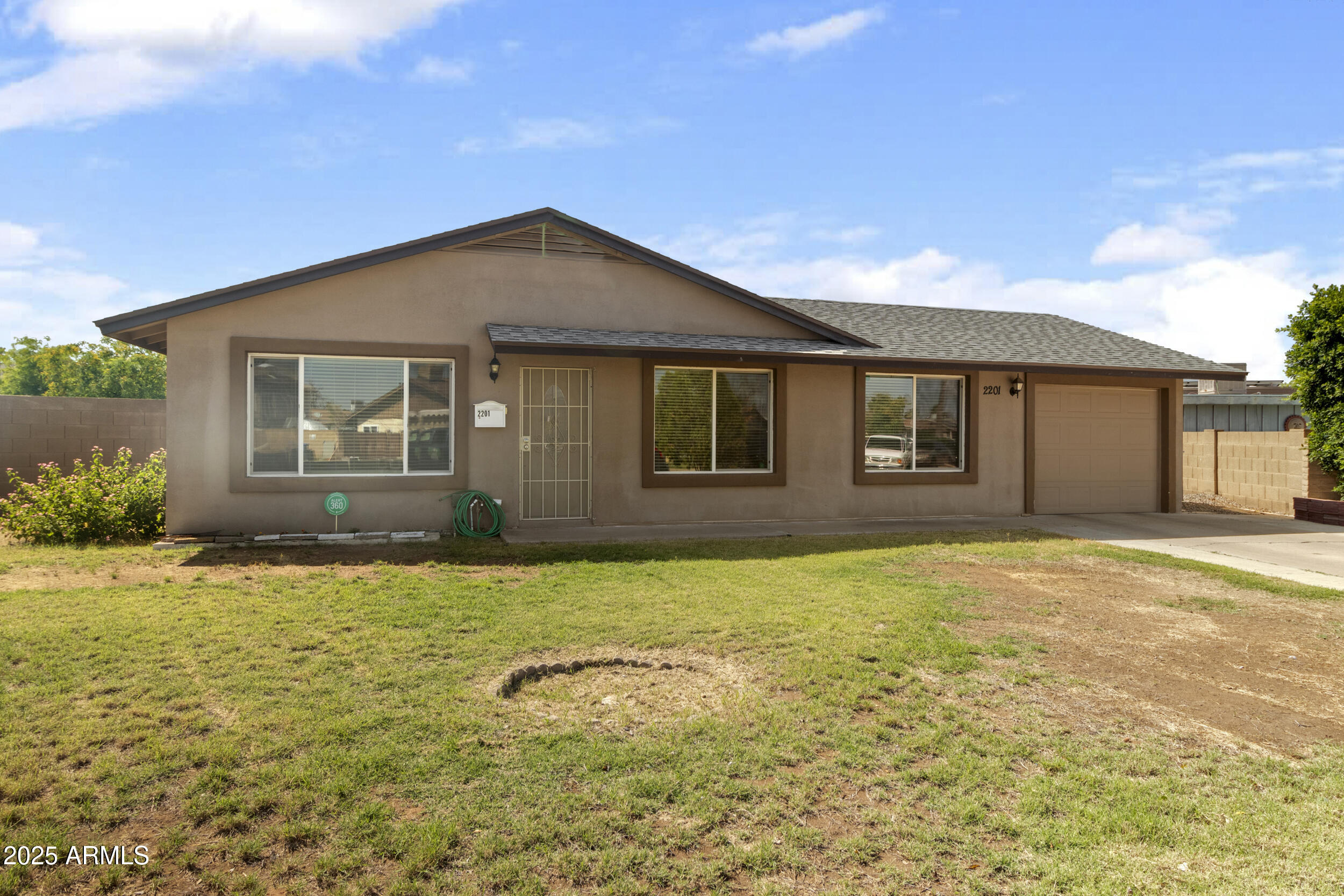 2201 West Wethersfield Road Phoenix, AZ 85029 - Photo 1 of 19 3_img_1525