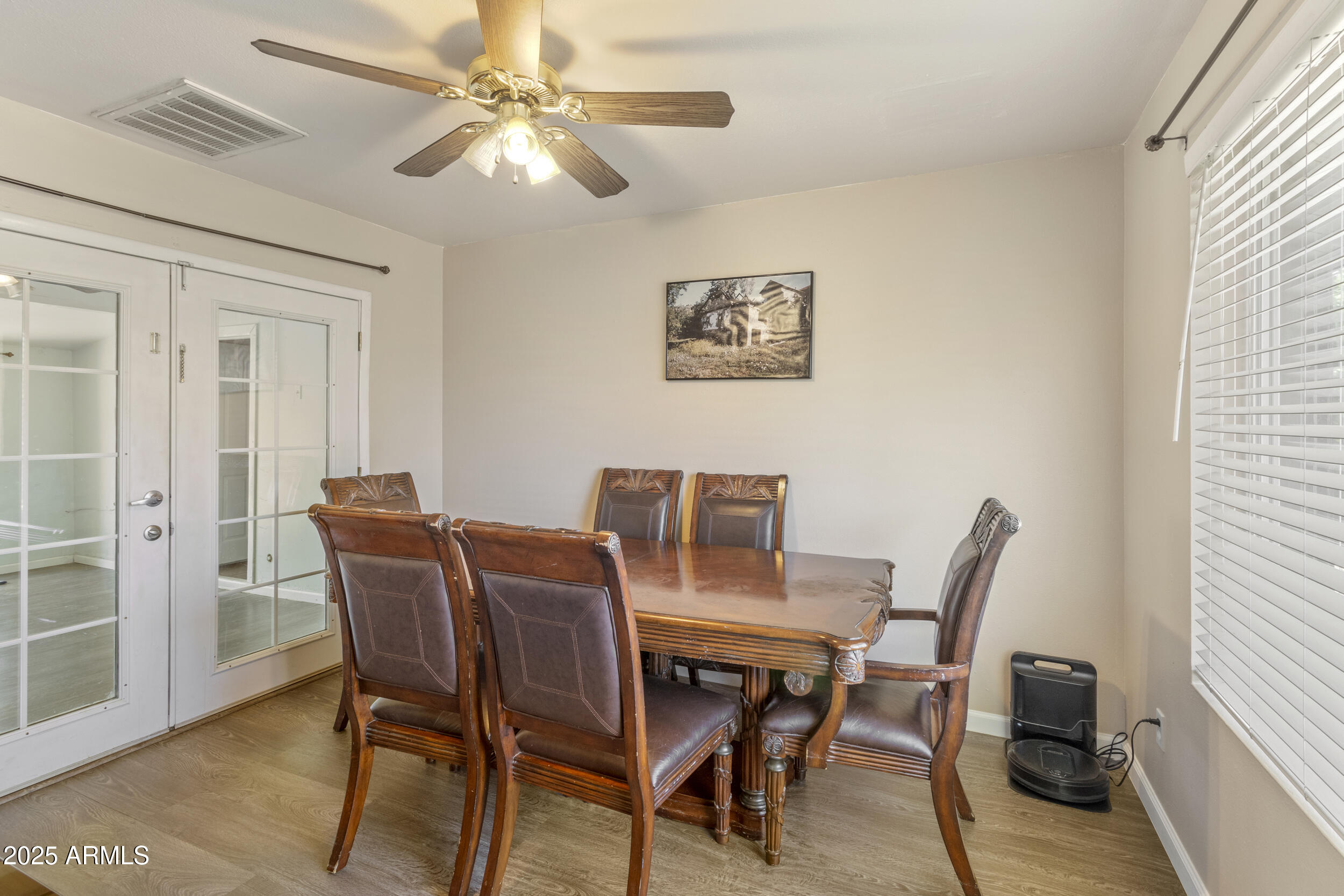 2201 West Wethersfield Road Phoenix, AZ 85029 - Photo 4 of 19 9_img_1543