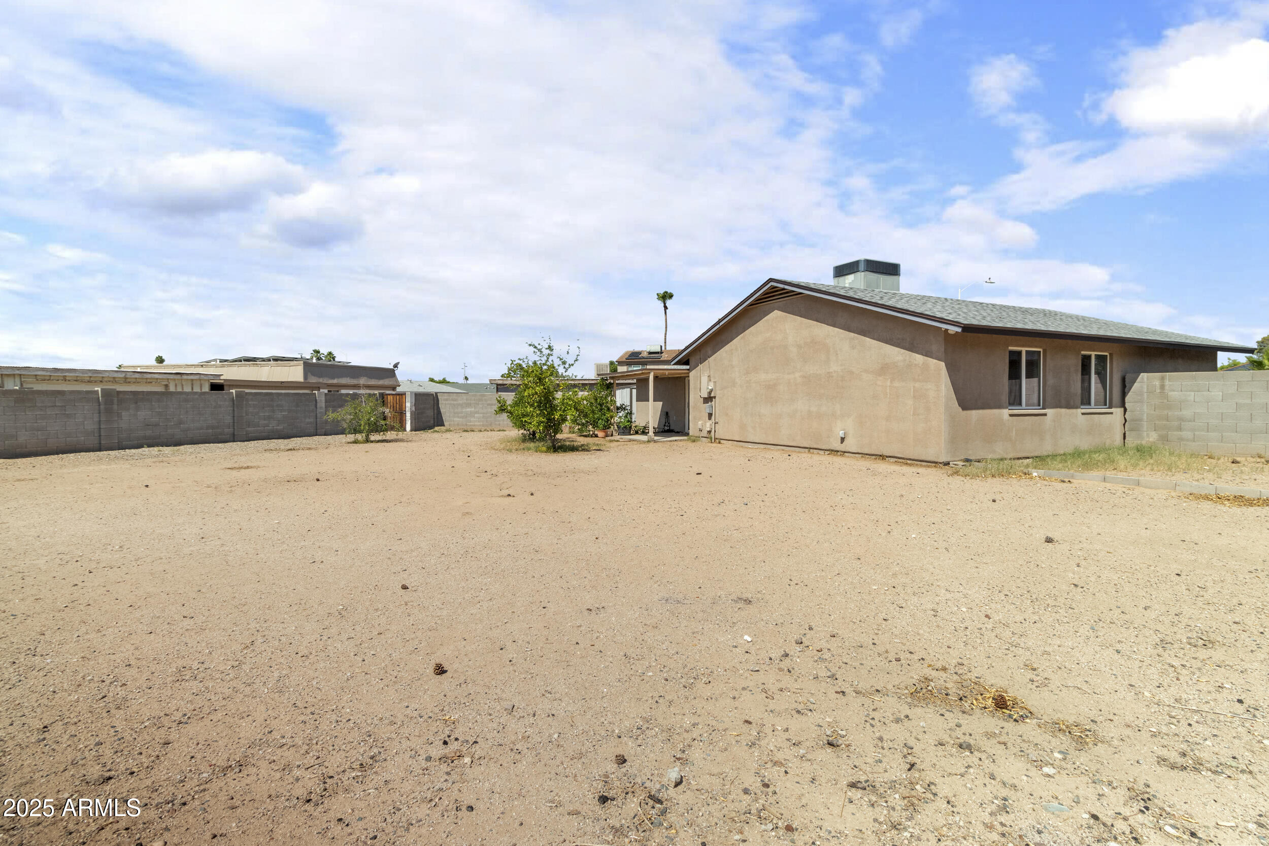2201 West Wethersfield Road Phoenix, AZ 85029 - Photo 5 of 19 18_img_1531
