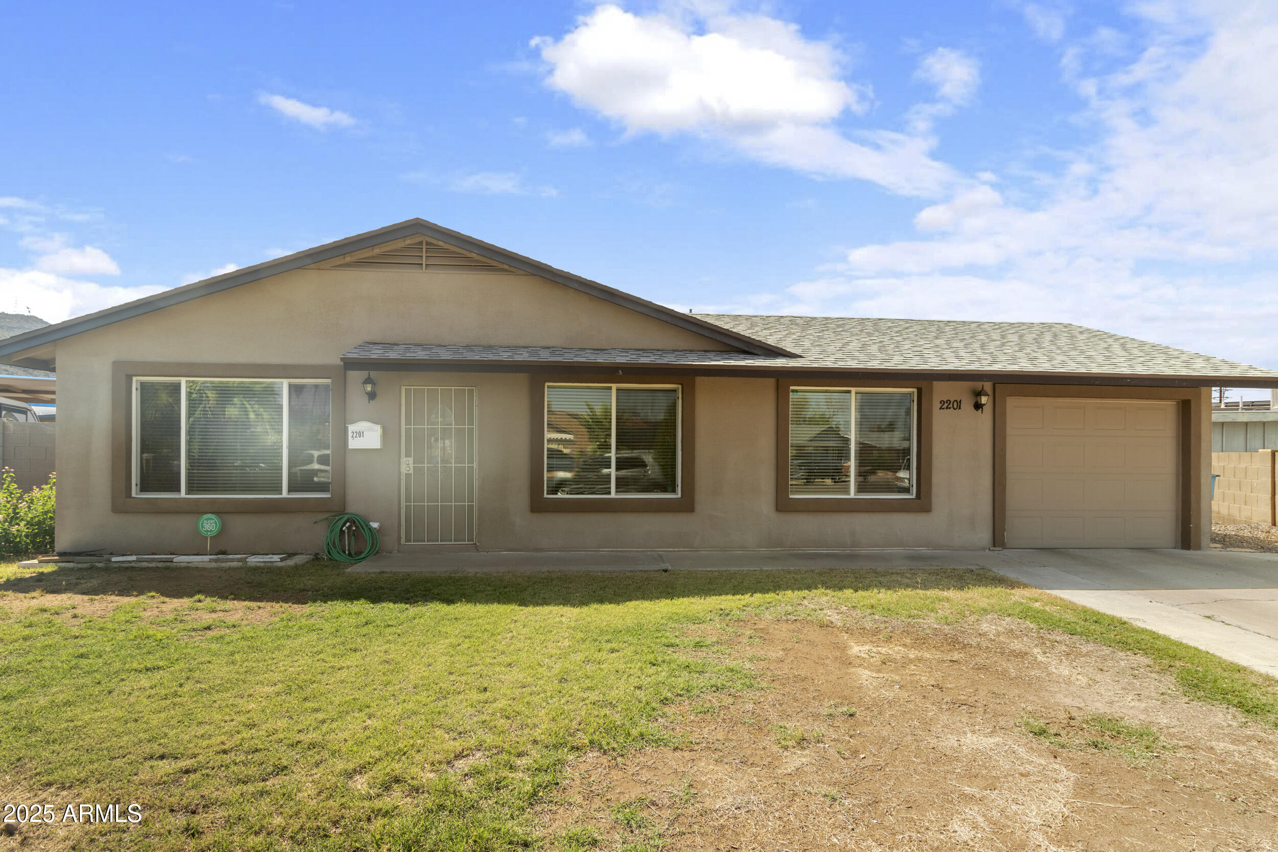 2201 West Wethersfield Road Phoenix, AZ 85029 - Photo 6 of 19 1_img_1528