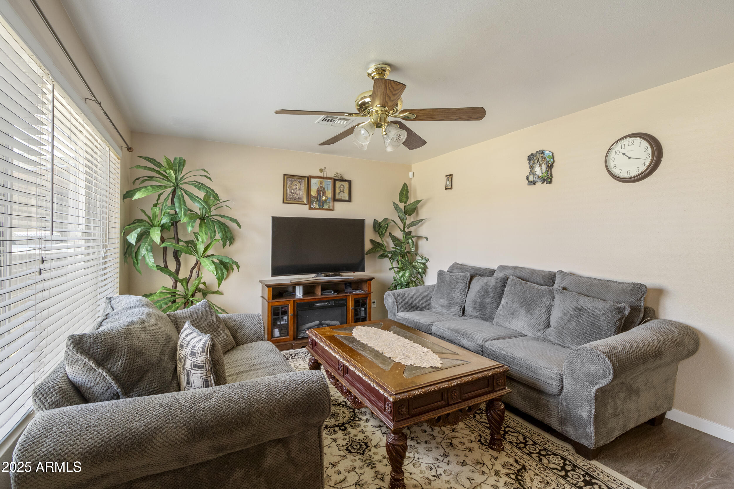 2201 West Wethersfield Road Phoenix, AZ 85029 - Photo 8 of 19 5_img_1576