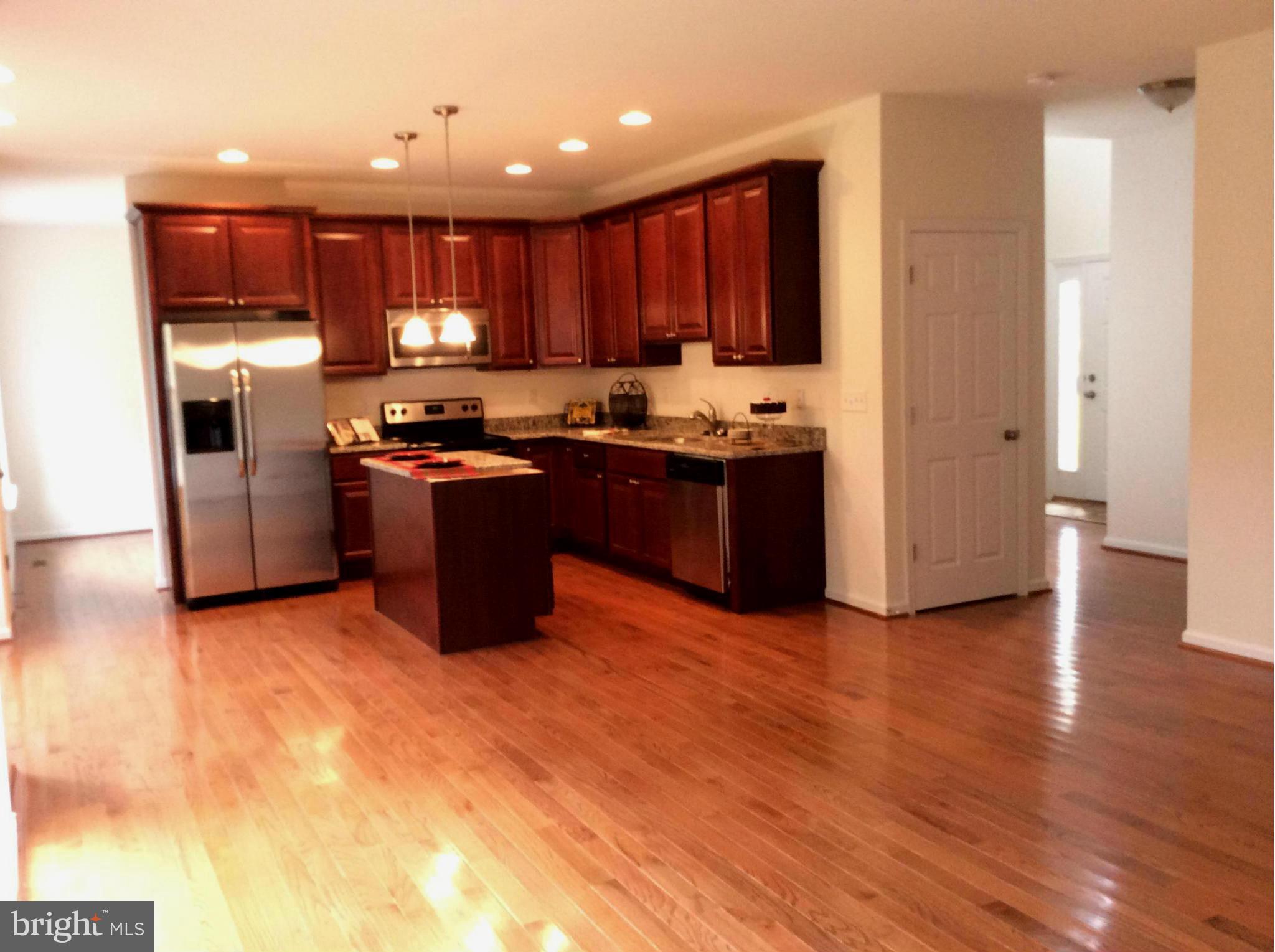 8365 WB&A Road Severn, MD 21144 - Photo 5 of 30 Beautiful 42" Wood Cabinetry