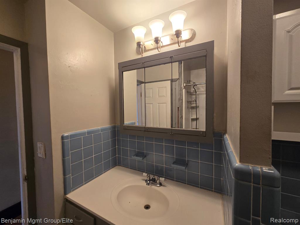 9416 Hogan Road Fenton, MI 48430 - Photo 8 of 16