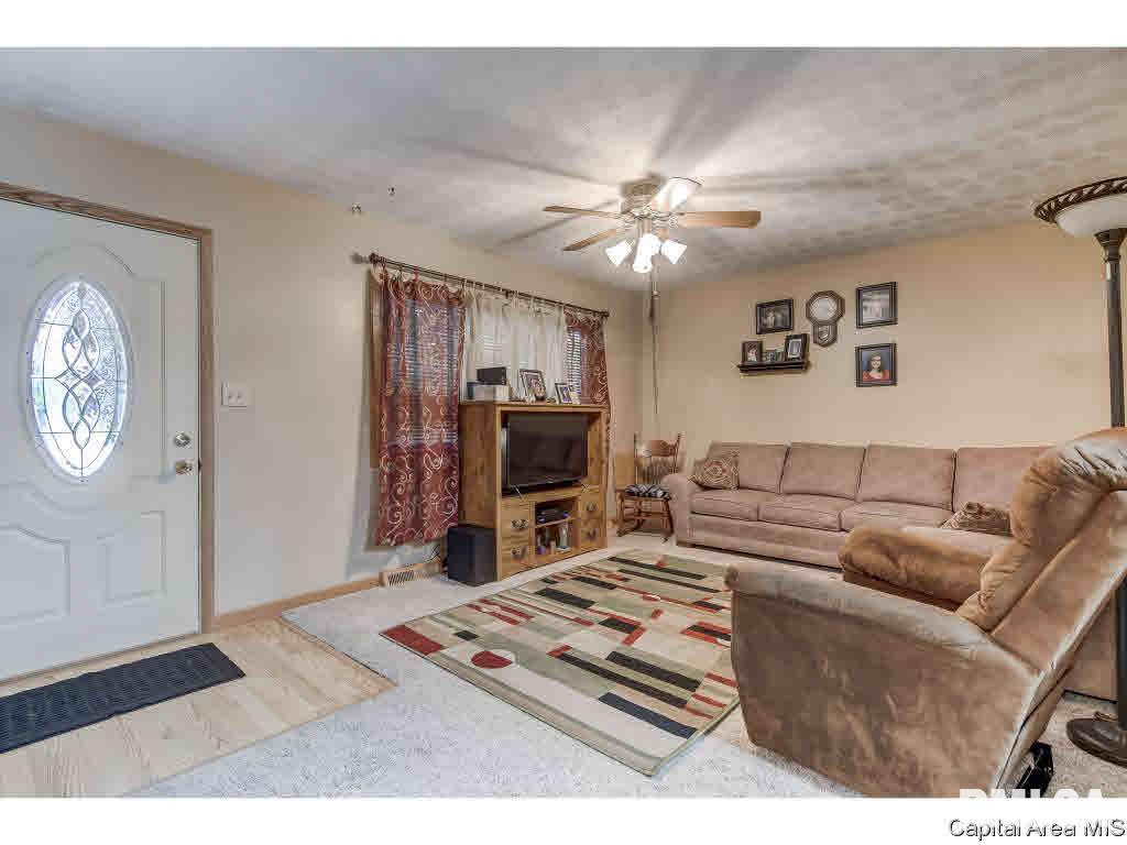 1317 Valley Drive Springfield, IL 62702 - Photo 11 of 35