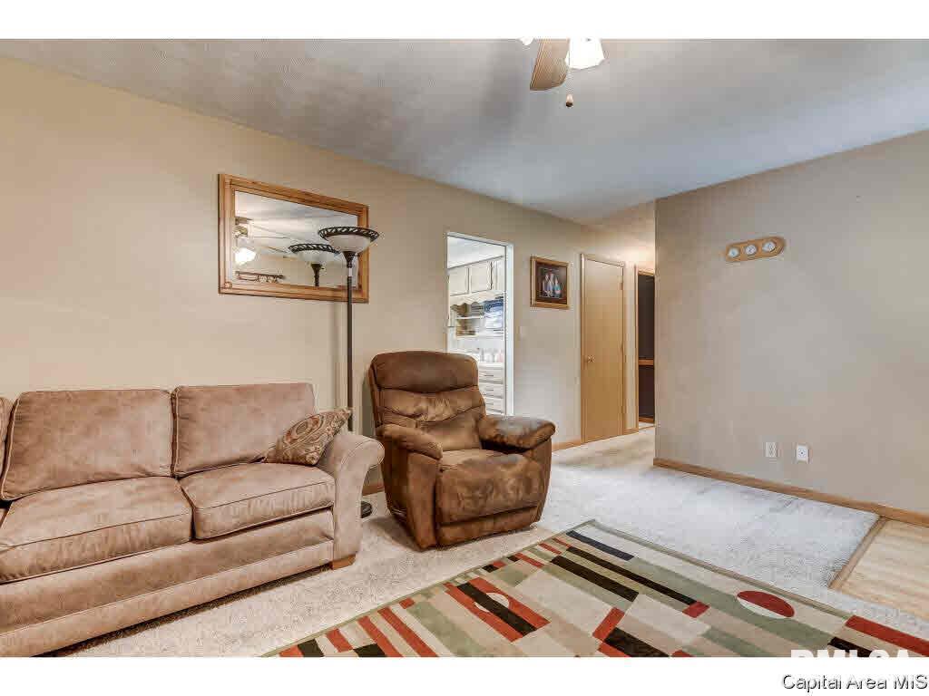 1317 Valley Drive Springfield, IL 62702 - Photo 12 of 35