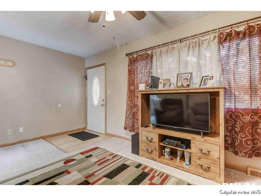 1317 Valley Drive Springfield, IL 62702 - Photo 13 of 35