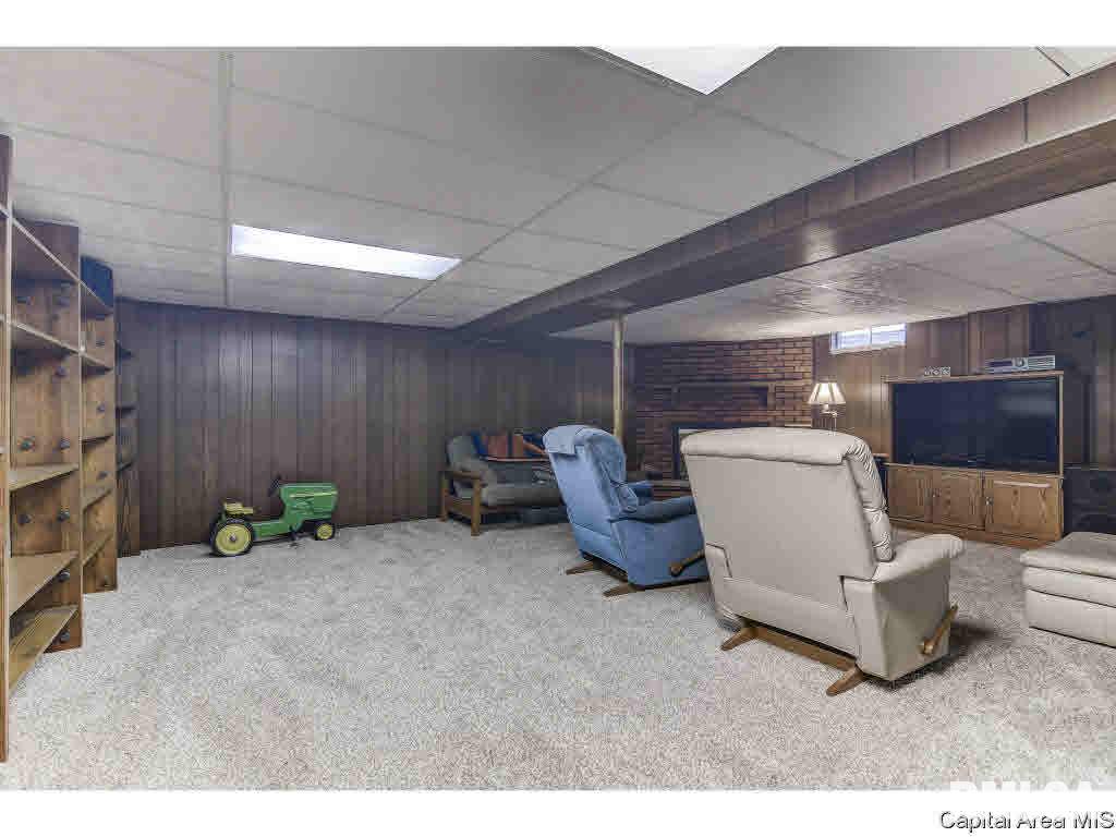 1317 Valley Drive Springfield, IL 62702 - Photo 22 of 35