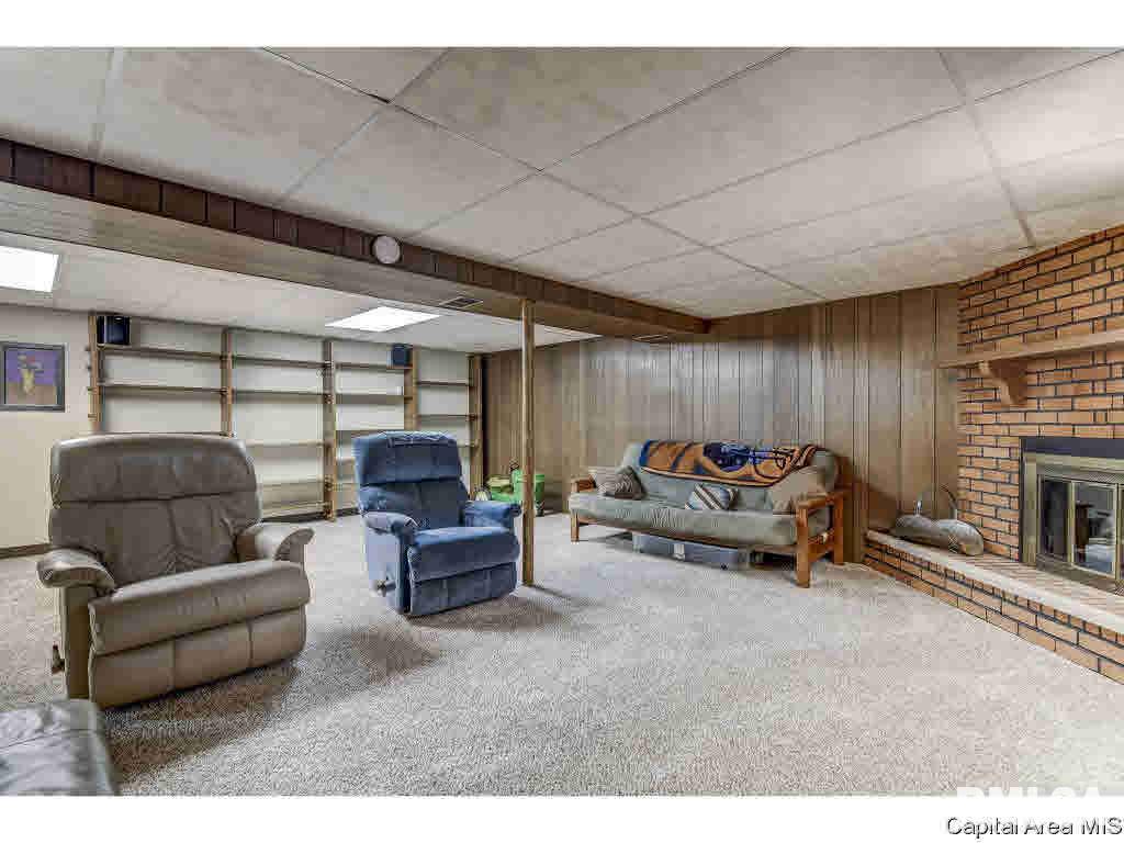 1317 Valley Drive Springfield, IL 62702 - Photo 23 of 35
