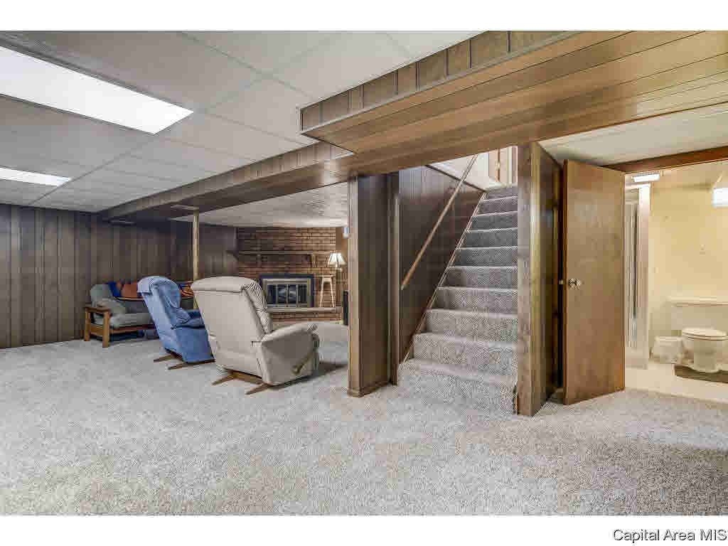 1317 Valley Drive Springfield, IL 62702 - Photo 25 of 35