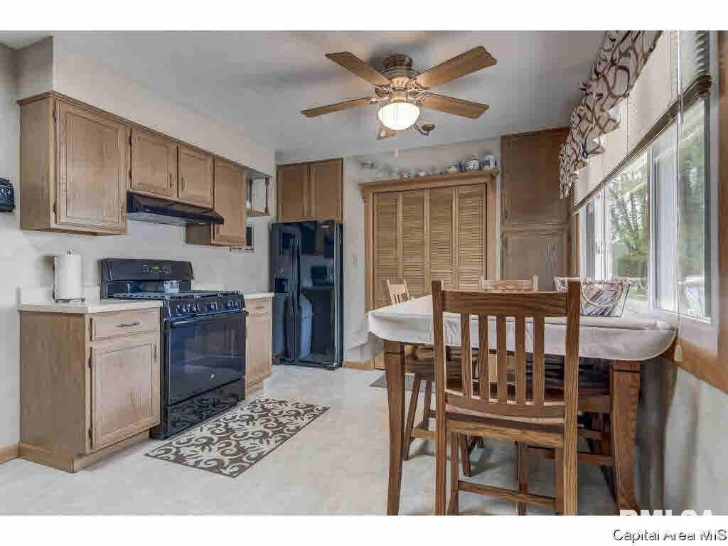 1317 Valley Drive Springfield, IL 62702 - Photo 5 of 35