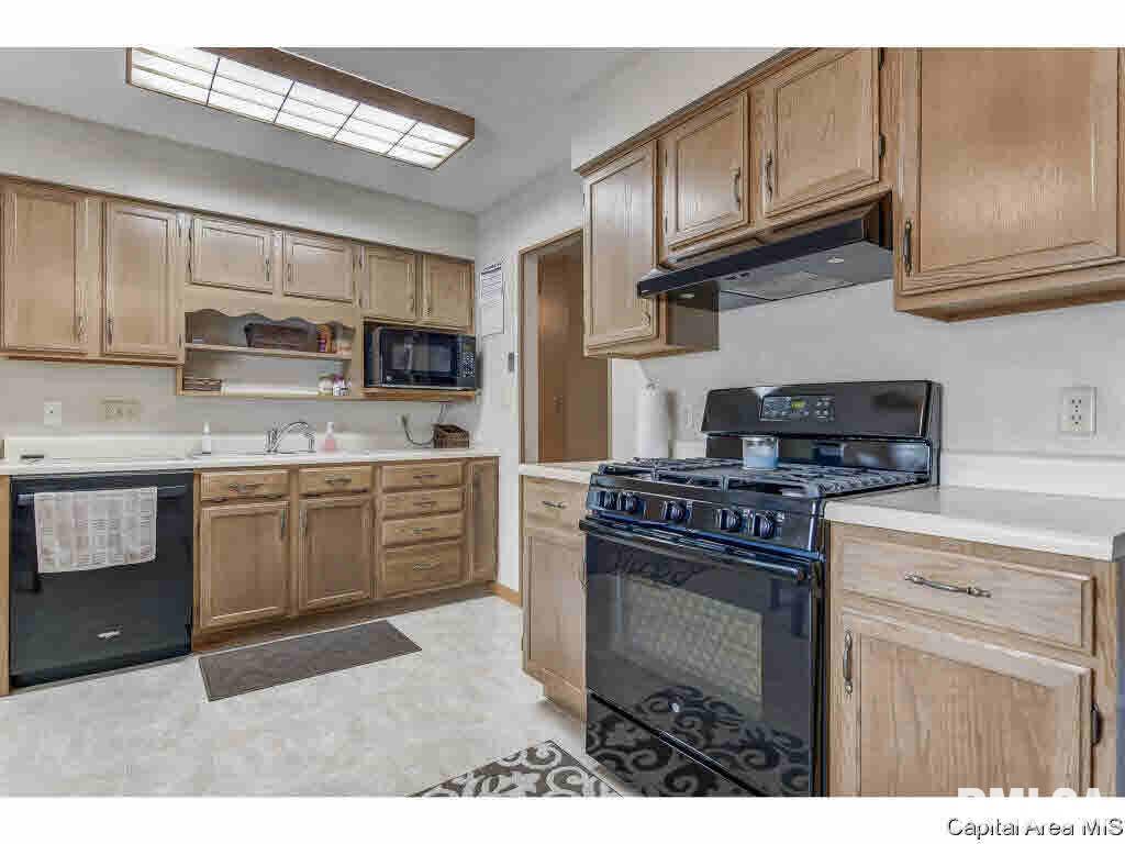 1317 Valley Drive Springfield, IL 62702 - Photo 6 of 35