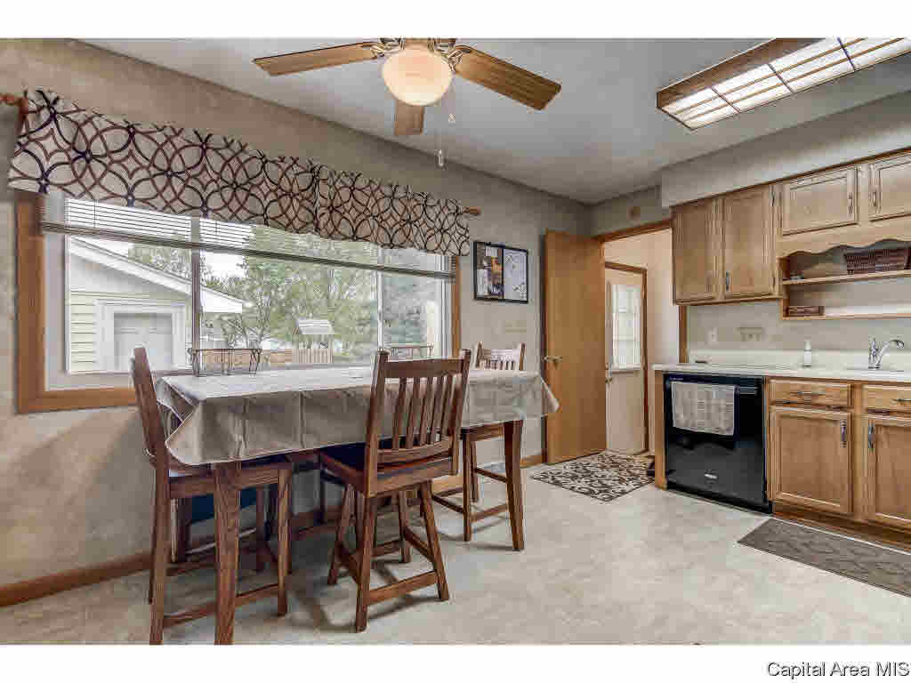 1317 Valley Drive Springfield, IL 62702 - Photo 7 of 35