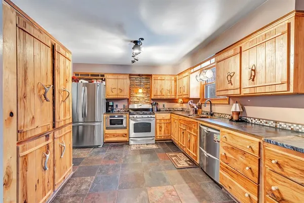 $399,900 | 4940 Hafeman Lane, Green Bay, WI 54311