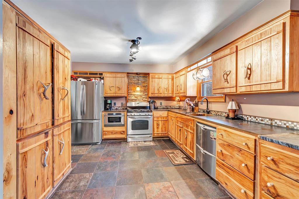 4940 Hafeman Lane Green Bay, WI 54311 - Photo 7 of 35