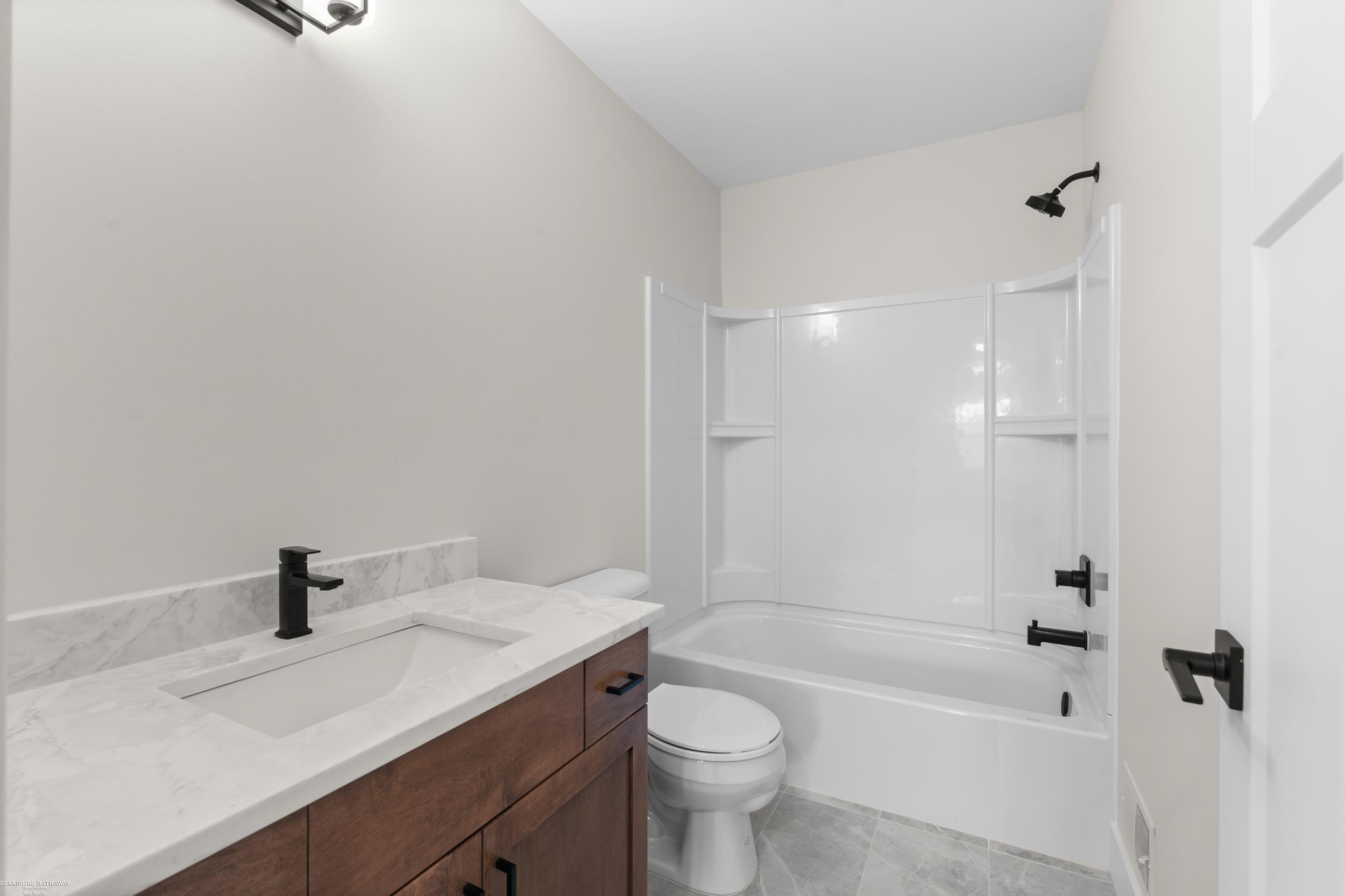 281 East Lafayette Street Romeo, MI 48065 - Photo 25 of 31 50184626-b13e0f5b-8968-4422-b4dc-7d047fd643f5.JPG