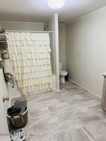 a view of yard with tree