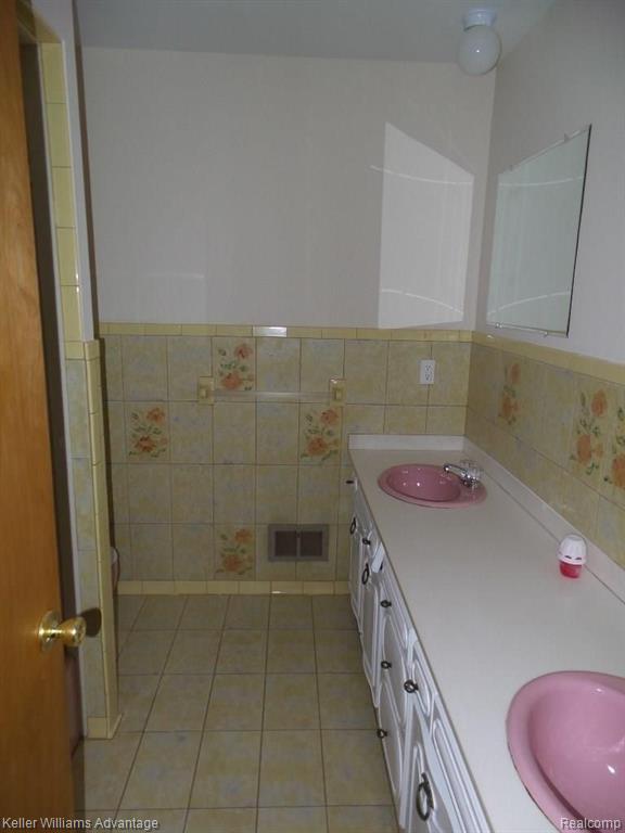 38548 Eight Mile Road Northville, MI 48167 - Photo 13 of 43