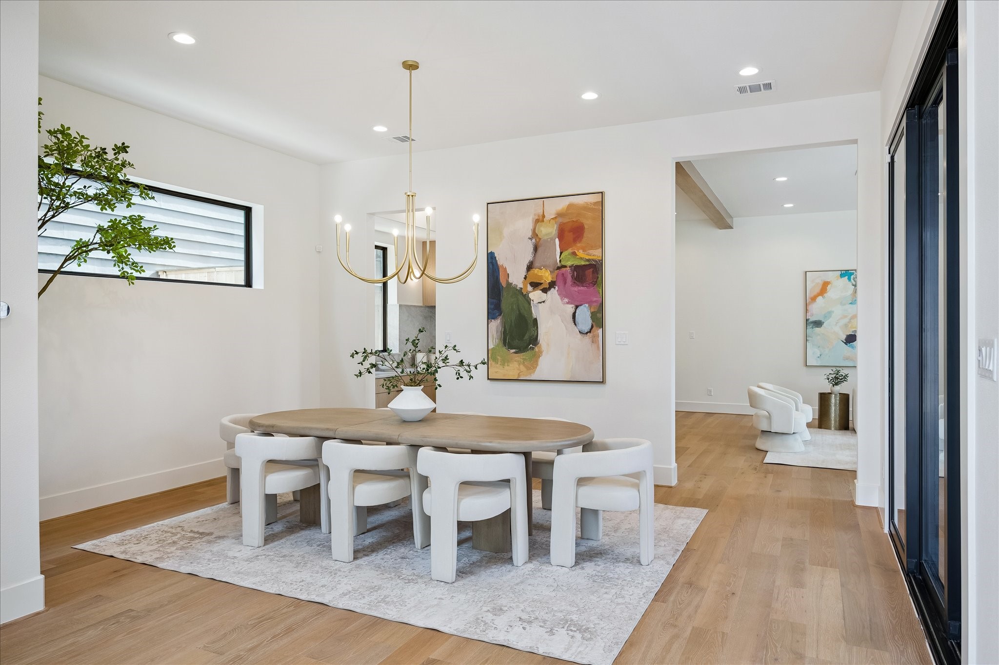 122 East 4th Street Houston, TX 77007 - Photo 8 of 38 Dining area – features a designer lighting fixture and recessed lighting.