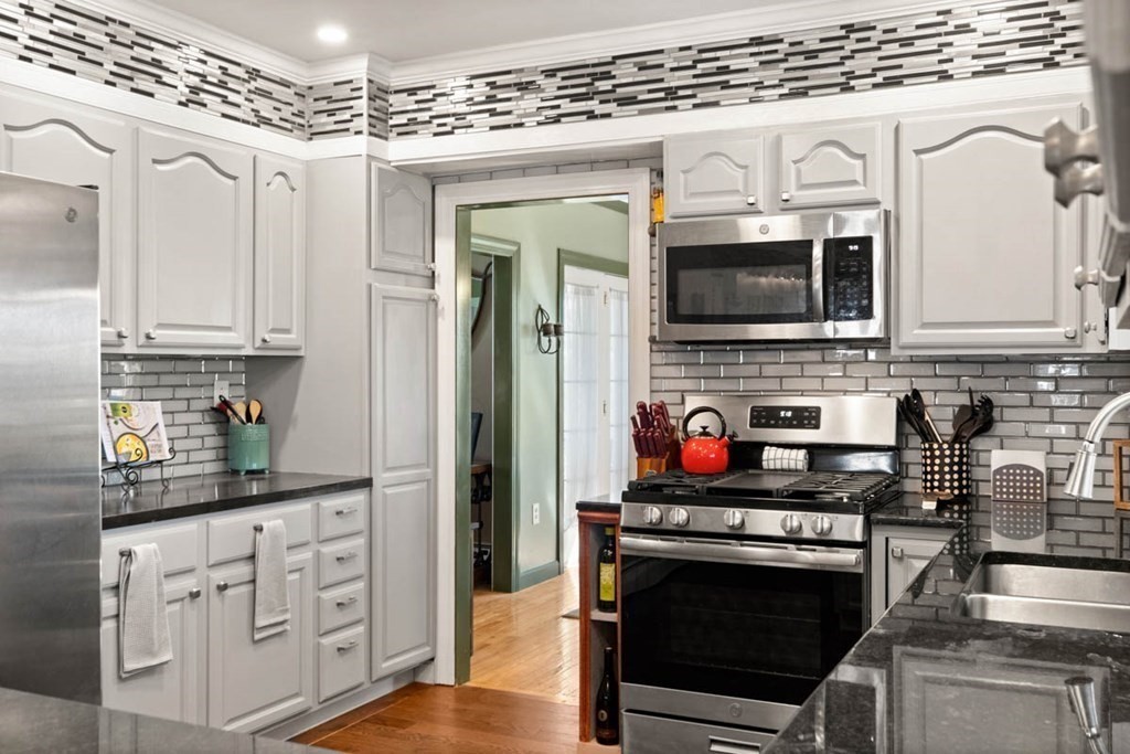 2 Valleyview Farm Road Haverhill, MA 01835 - Photo 4 of 40 Gallery Image 4