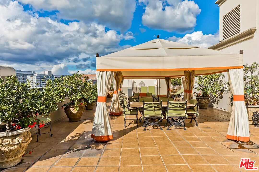 10795 Wilshire Boulevard, Unit 403 Los Angeles, CA 90024 - Photo 23 of 27 a view of a patio with table and chairs and potted plants