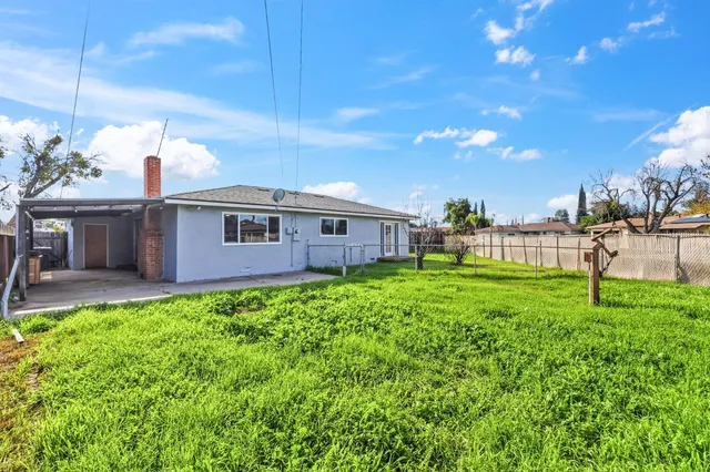 a view of a park with welcome board