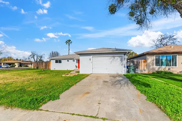 $372,000 | 647 West Dennis Drive, Clovis, CA 93612
