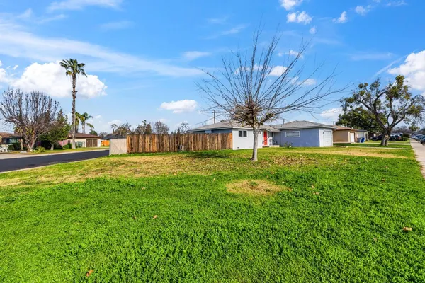 $372,000 | 647 West Dennis Drive, Clovis, CA 93612