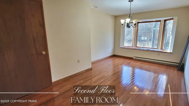 $453,000 | 228 Edinburgh Road, Bushkill, PA 18324